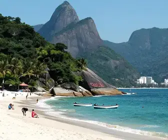 Descubra a Encantadora Praia de Parnaioca em Angra dos Reis