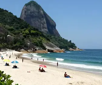 Descubra a Praia da Feiticeira em Angra dos Reis: Um Paraíso Natural Descubra a Praia da Feiticeira em Angra dos Reis: Um Paraíso Natural