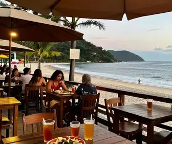 Os Melhores Bares na Vila do Abraão: Dicas Imperdíveis