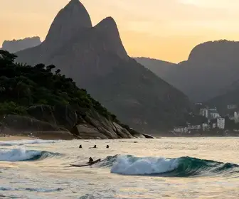 Surfando em Angra dos Reis: Dicas e Melhores Locais Surfando em Angra dos Reis: Dicas e Melhores Locais